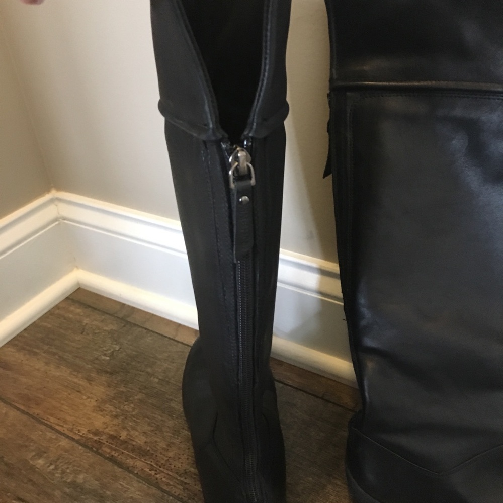 Boots - Picture 3 of 6